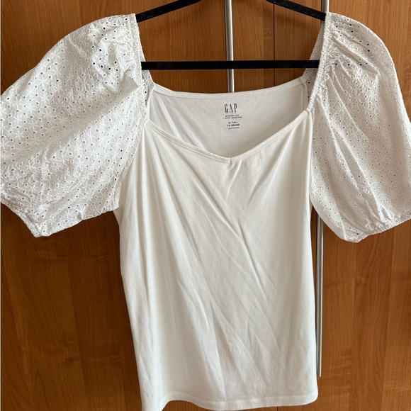 GAP Tops - GAP Women's Cream Eyelet Puff Sleeve Blouse
